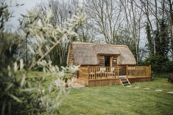 Mini chaumière dans les bois