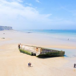 Sur la plage d'Arromanches