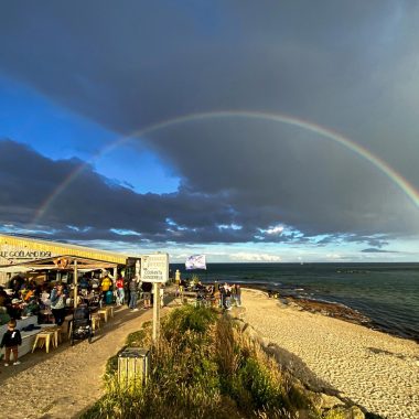 Le Goéland beach bar in Réville