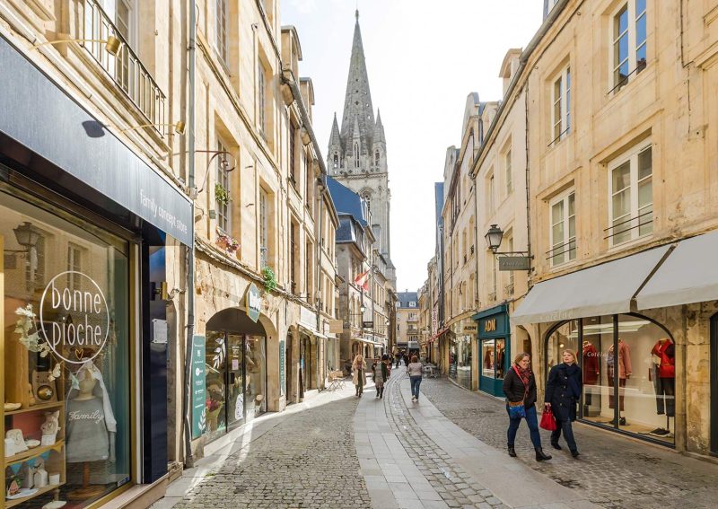 Rue commerçante à Caen