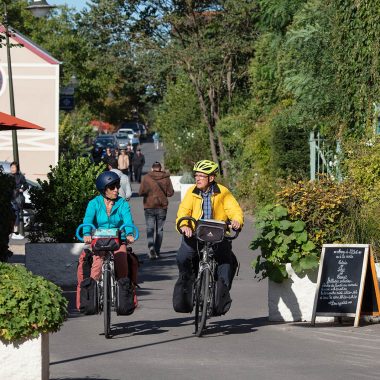 Couple cycling through Giverny
