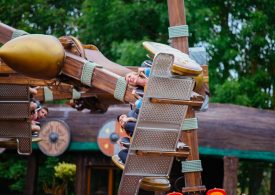 Attraction à Festyland, le plus grand parc d'attraction de Normandie