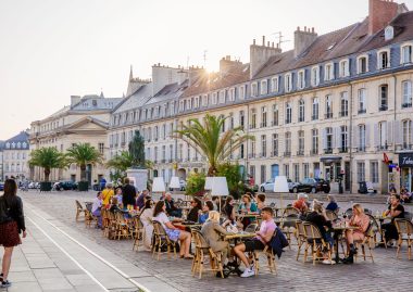 Terrasse de restaurant sur la Place saint-Sauveur à Caen