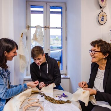 Expérience Je sais broder au point de Bayeux