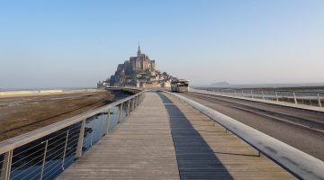 Parking and access to the Mont-Saint-Michel