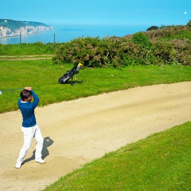 Learn to play golf in Normandy