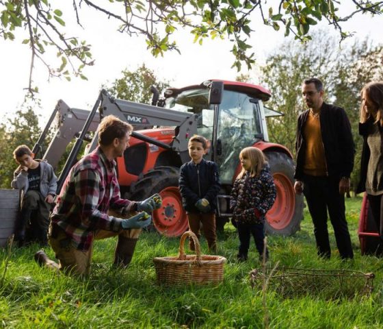 Making our own organic apple juice in Pays d’Auge